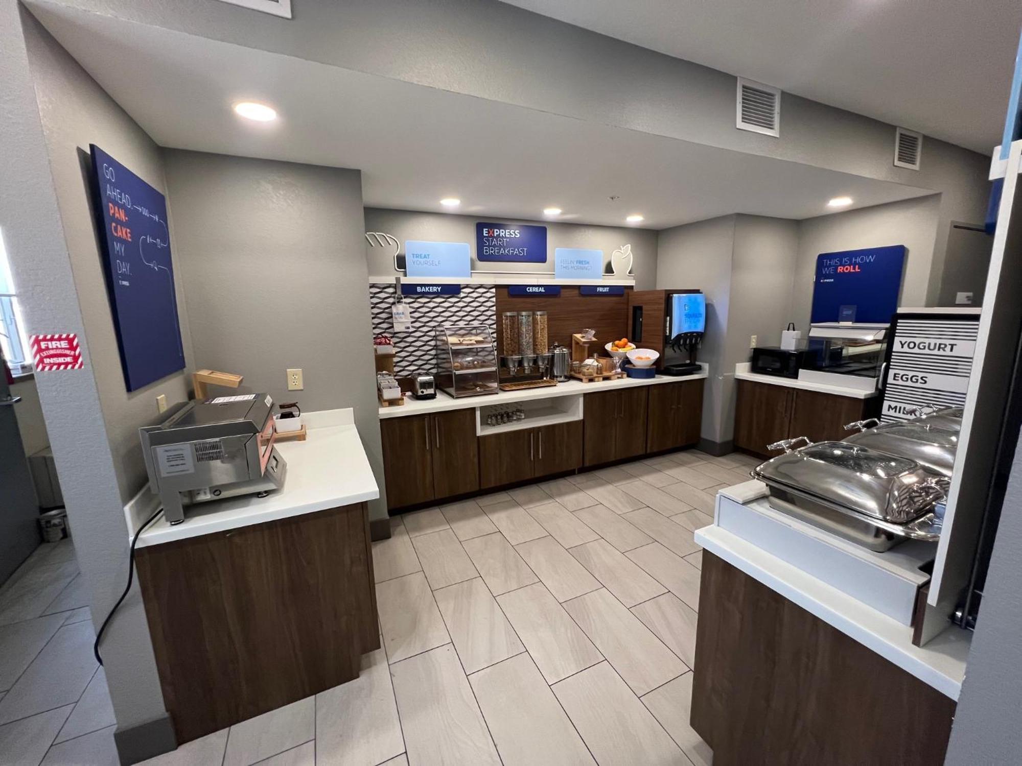 Holiday Inn Express - Wichita North - Park City By Ihg Zewnętrze zdjęcie